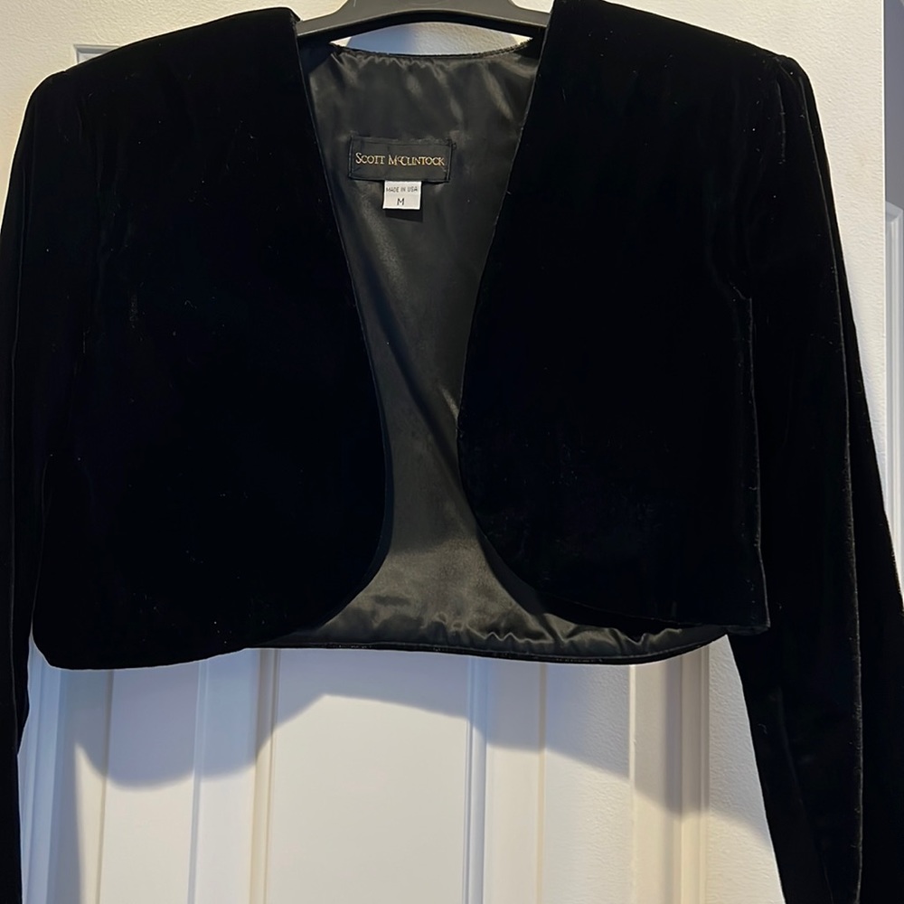 Scott McClintock Women's Black Velvet Open Front Long Sleeve bolero jacket.